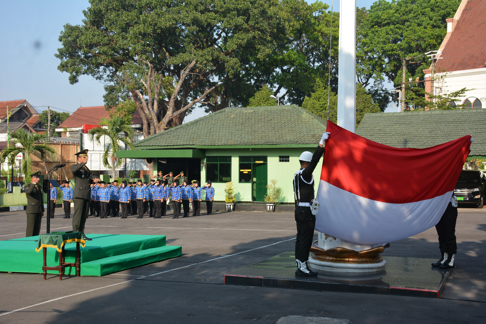 Dengan Semangat Hari Pahlawan 10 November, Korem 073/Makutarama Gelar Upacara Bendera